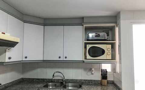 Mare Nostrum: Køkken, Køkken Apparat, Countertop, Større Bandage, Komfur, Indretning, Cabinetry, Komfur, Gaskomfur, Håndvask