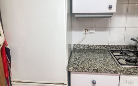 Mare Nostrum: Køkken Apparat, Køkken, Større Bandage, Countertop, Gulvbelægning, Cabinetry, Husholdningsapparat, Komfur, Køkkenvask, Etage