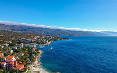 Novi Vinodolski 310: Krop Af Vand, Kyst, Coastal Og Oceaniske Landskabsformer, Hav, Ocean, Kyst, Headland, Turistattraktion, Strand, Promontory