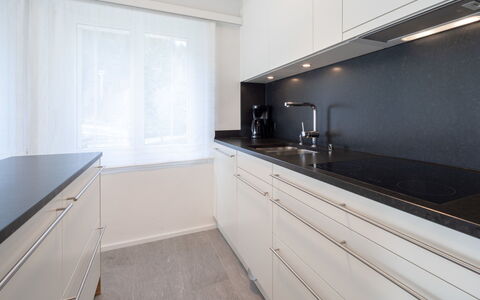 Val Signina 5-2: Countertop, Køkken, Indretning, Cabinetry, Gulvbelægning, Køkkenvask, Træ, Håndvask, Køkken Apparat, Tap
