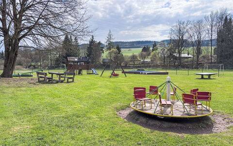Green Valley Park Stárkov 18: Træ, Græs, Offentlige Rum, Almindeligt, Land Lot, Have, Parkere, Legepladsudstyr, Lawn, Udendørs Bench