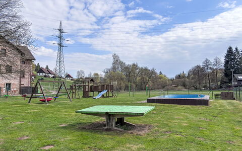 Green Valley Park Stárkov 18: Græs, Træ, Land Lot, Almindeligt, Lawn, Parkere, Have, Gård, Landscaping, Legepladsudstyr
