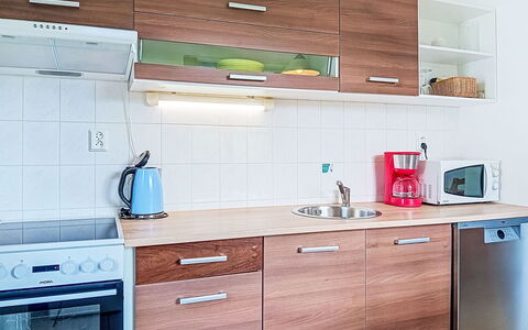 Green Valley Park Stárkov 18: Cabinetry, Countertop, Gulvbelægning, Træ, Møbel, Indretning, Køkken Apparat, Køkken, Større Bandage, Skuffe
