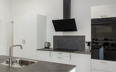 Kamile - 500M from the Sea: Køkken, Countertop, Gulvbelægning, Køkken Apparat, Indretning, Cabinetry, Etage, Træ, Større Bandage, Husholdningsapparat