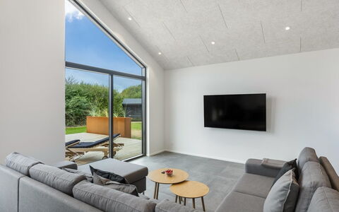 Kamile - 500M from the Sea: Loft, Dagslys, Stue, Trægulve