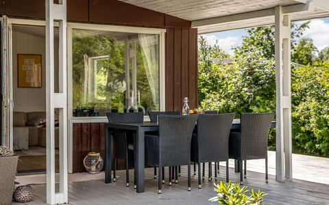 Ulli - 350M from the Sea: Møbel, Træ, Veranda, Gulvbelægning, Stol, Loft, Etage, Indretning, Køkken & Spisebord, Bord
