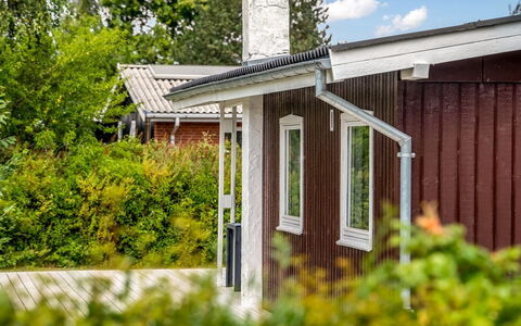 Ulli - 350M from the Sea: Bygning, Træ, Hus, Tag, Busk, Hjem, Arkitektur, Sidespor, Sommerhus, Boligområde
