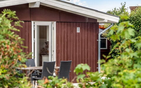 Ulli - 350M from the Sea: Træ, Hus, Busk, Dør, Hjem, Tag, Sommerhus, Land Lot, Sidespor, Have
