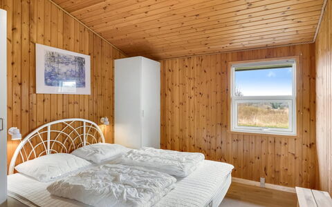 Ruse - 600M from the Sea: Træ, Loft, Indretning, Etage, Soveværelse, Gulvbelægning, Værelse, Seng, Hårdttræ, Bed Frame