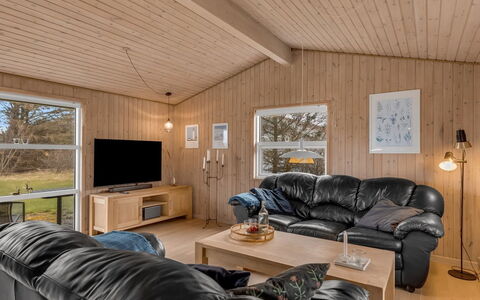 Ruse - 600M from the Sea: Træ, Loft, Indretning, Hjem, Etage, Værelse, Stue, Hårdttræ, Bejdse, Sommerhus