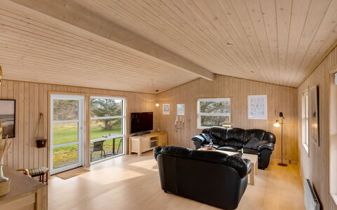 Ruse - 600M from the Sea: Træ, Loft, Indretning, Gulvbelægning, Etage, Værelse, Trægulve, Hjem, Stue, Hårdttræ