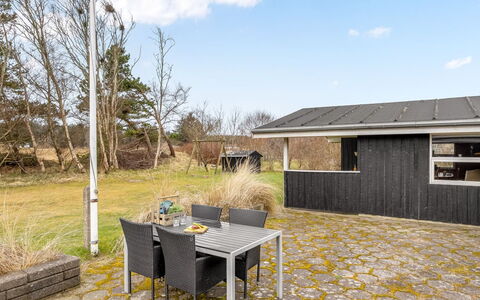 Ruse - 600M from the Sea: Tag, Hjem, Sommerhus, Have, Skygge, Landscaping, Gård, Backyard, Garden Bygninger, Sidespor
