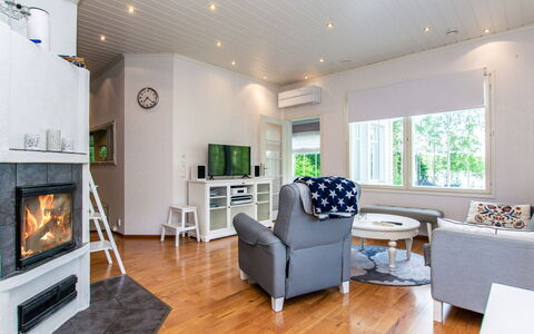 Koivuranta: Indretning, Gulvbelægning, Træ, Loft, Etage, Stue, Møbel, Couch, Trægulve, Hjem