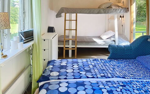 Lötstugan: Møbel, Seng, Soveværelse, Indretning, Træ, Etage, Sengetøj, Gulvbelægning, Sengetøj, Textile