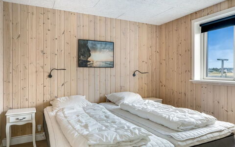 Arsi - 350M from the Sea: Soveværelse, Træ, Seng, Sengetøj, Loft, Sengetøj, Etage, Bed Frame, Værelse, Hårdttræ