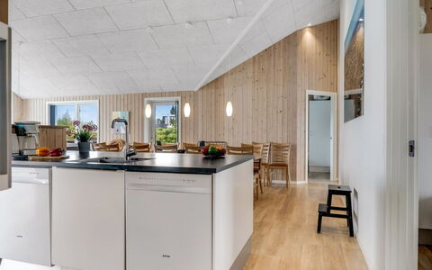 Arsi - 350M from the Sea: Køkken, Træ, Loft, Indretning, Gulvbelægning, Countertop, Møbel, Lysarmatur, Køkken & Spisebord, Hjem