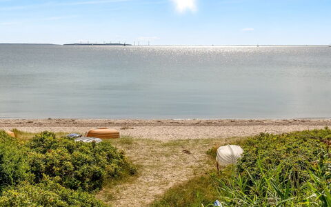 Elenora - 200M from the Sea: Blå, Vand, Krop Af Vand, Vandressourcer, Naturligt Miljø, Horisont, Kyst, Strand, Hav
