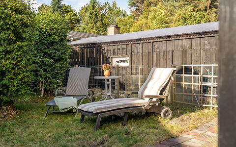 Ilsebeth - from the Sea: Udendørs Møbler, Møbel, Busk, Have, Land Lot, Backyard, Bunddække, Sommerhus, Skygge, Stol
