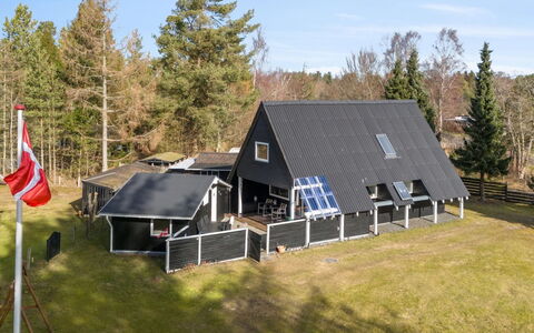 Ilsebeth - from the Sea: Solenergi, Solenergi, Tag, Sommerhus, Skygge, Lawn, Gård, Sidespor