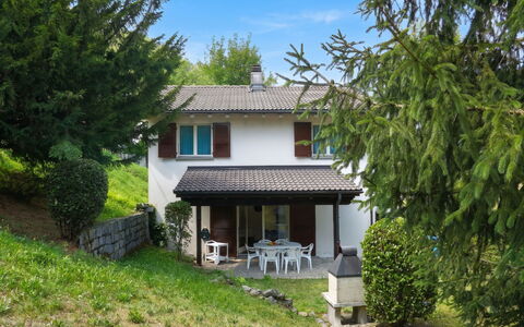 Casa Alenzino: Hus, Busk, Boligområde, Tag, Hjem, Sommerhus, Have, Lawn, Stuehus