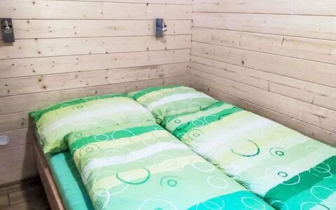 Velke Karlovice 300: Træ, Gulvbelægning, Etage, Indretning, Soveværelse, Værelse, Loft, Bejdse, Bed Frame, Seng