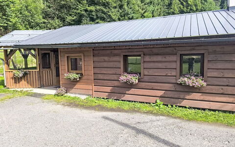 Velke Karlovice 300: Træ, Tag, Sommerhus, Hus, Hjem, Sidespor, Landdistrikt, Dør, Skur, Garden Bygninger
