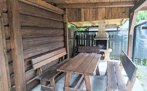Velke Karlovice 300: Træ, Hårdttræ, Planke, Bejdse, Udendørs Bord, Udendørs Struktur, Tømmer, Skygge, Udendørs Møbler, Backyard