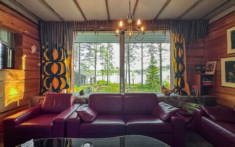 Kivalikkolampi: Møbel, Indretning, Træ, Loft, Gulvbelægning, Couch, Etage, Værelse, Belysning, Stue