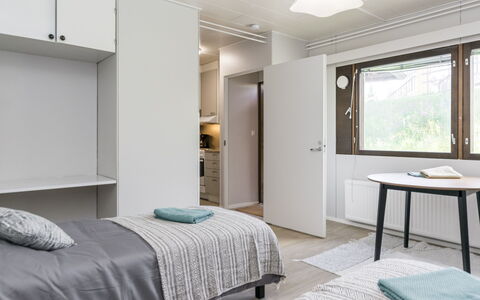 Heinävesi Homes D5: Møbel, Indretning, Gulvbelægning, Etage, Væg, Seng, Soveværelse, Træ, Loft, Værelse