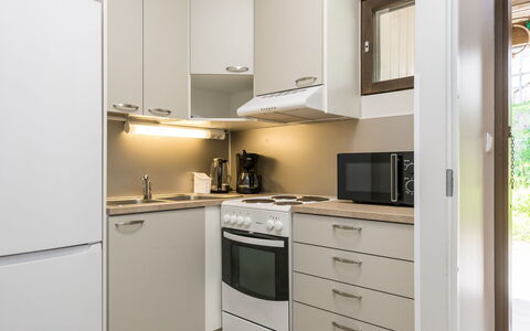 Heinävesi Homes D5: Køkken Apparat, Køkken, Countertop, Møbel, Større Bandage, Indretning, Cabinetry, Væg, Gulvbelægning, Træ