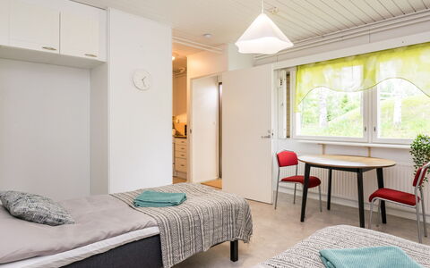 Heinävesi Homes D7: Indretning, Møbel, Gulvbelægning, Etage, Træ, Loft, Værelse, Belysning, Soveværelse, Seng