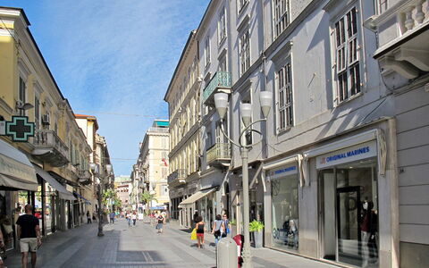 Il Nido: Daytime, Bygning, Vejbelægning, Vindue, Byområde, City, Stad, Gade, Vej