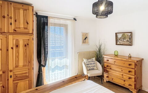 Bluhome: Møbel, Seng, Indretning, Soveværelse, Træ, Værelse, Skuffe, Sengetøj, Sengetøj, Cabinetry