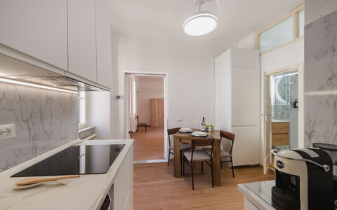 Casa Vacanze al Teatro: Indretning, Gulvbelægning, Møbel, Etage, Træ, Køkken, Loft, Countertop, Køkken Apparat, Værelse