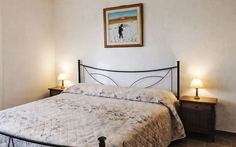 Il Mulinetto: Seng, Soveværelse, Sengetøj, Sengetøj, Indretning, Møbel, Gulvbelægning, Etage, Bed Frame, Sengetøj