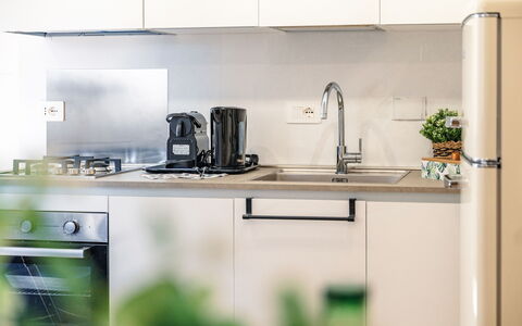 Suite Sinfonia Blu: Køkken Apparat, Køkken, Countertop, Større Bandage, Indretning, Husholdningsapparat, Cabinetry, Møbel, Komfur, Køkkenvask