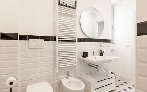 Suite Sinfonia Oro: Gulvbelægning, Indretning, Etage, Sanitærarmatur, Toilet, Badeværelse, Håndvask, Toiletbræt, Badeværelsesvask, Tap
