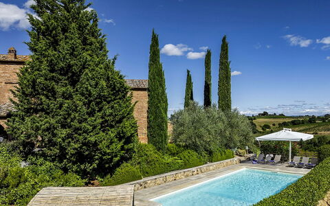 Casale dei 12: Busk, Have, Landscaping, Hæk, Estate, Evergreen, Villa, Hacienda