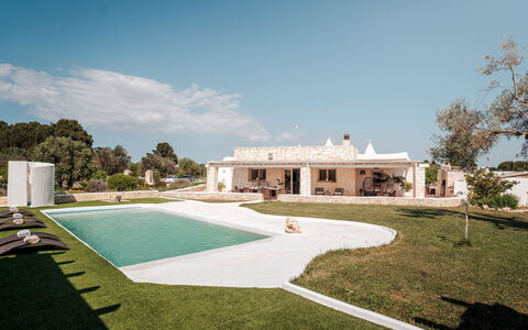White Stone House 6+1