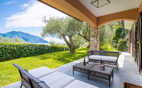 Villa Baia Blu 12: Møbel, Stol, Udvej, Udendørs Møbler, Skygge, Eco Hotel, Have, Estate, Veranda, Altan