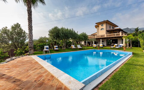 Villa Alba 12: Svømmepøl, Udvej, Eco Hotel, Fritid, Estate, Thermae, Udendørs Møbler, Hacienda, Villa, Backyard