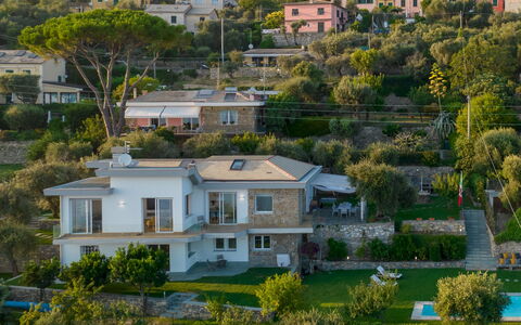 Villa Scirocco 10+2: Bygning, Boligområde, Hus, Hjem, Tag, Kvarter, Estate, Menneskelig Bosættelse, Landdistrikt, Forstad
