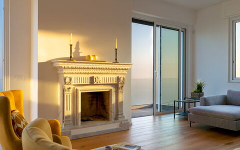 Villa Scirocco 10+2: Møbel, Indretning, Gulvbelægning, Etage, Træ, Belysning, Hjem, Stue, Trægulve, Værelse