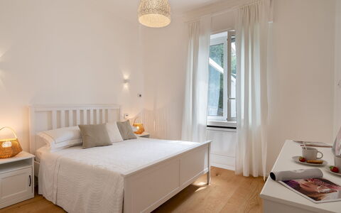 Villa Scirocco 10+2: Møbel, Seng, Indretning, Soveværelse, Væg, Sengetøj, Gulvbelægning, Sengetøj, Træ, Etage