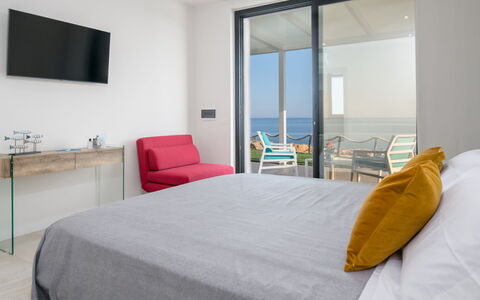 Villa Sabbie Rosse 6: Møbel, Hav, Lejlighed, Ocean, Stol, Soveværelse, Seng, Udvej, Hotel, Altan