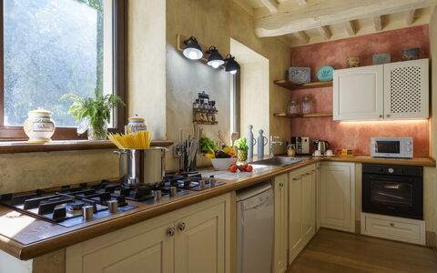 La Dama del Bosco 8+3: Køkken, Køkken Apparat, Countertop, Større Bandage, Indretning, Møbel, Cabinetry, Komfur, Komfur, Husholdningsapparat