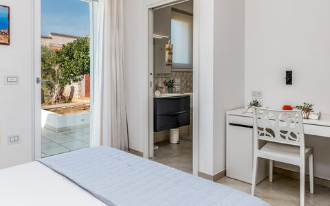 Villa i Chiani 8: Hjem, Indretning, Lejlighed, Etage, Udvej, Altan, Husholdningsapparat, Stueplante, Cabinetry, Hotel