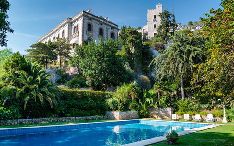 Torre Grimaldi 2+2: Vegetationen, Estate, Have, Mansion, Hacienda, Villa, Landscaping, Palads, Eco Hotel