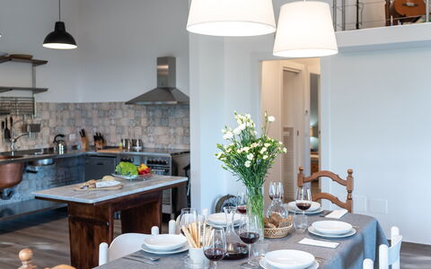 Dimora Campo delle Mura 4+2: Møbel, Indretning, Gulvbelægning, Køkken, Lysarmatur, Loft, Countertop, Træ, Stol, Bord