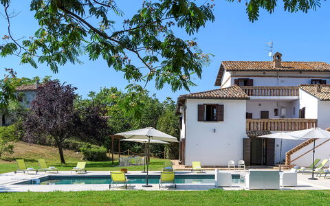 Villa Ardente 12+1: Hjem, Hus, Estate, Svømmepøl, Lawn, Hacienda, Udvej, Villa, Stuehus, Landscaping